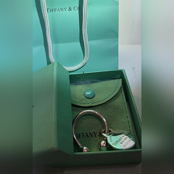 Tiffany & Co. Sterling Silver Medallion Keyring + Bag, Box, and Pouch - Picture 3 of 5